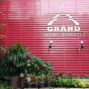 Grand Pinnacle Hotel